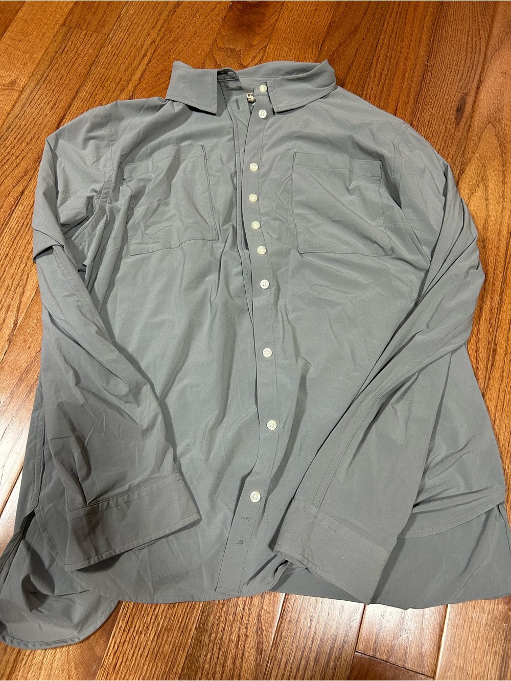 Duluth Trading women’s flexellence Light Gray Long-Sleeve Button-Down Shirt